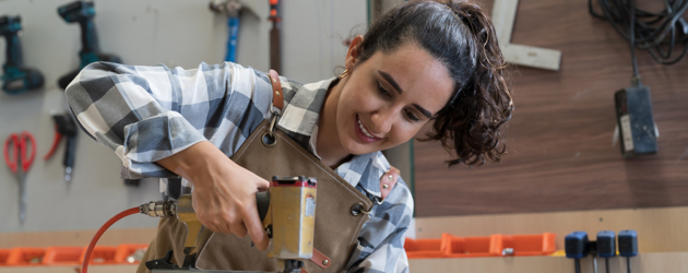 Nail gun - Istock 1538755974