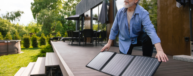Plug-in solar panels - Istock 1631348351