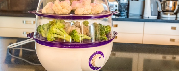 Electric steamer - Istock 1047761826