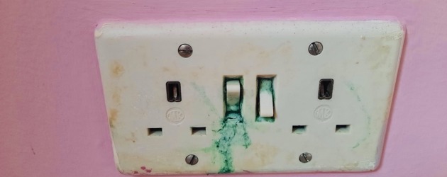 Tech experts debunk haunted house signs